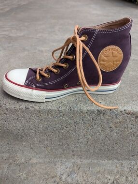 Women's Converse Wedge Sneaker Leather Patch Maroon Size 8